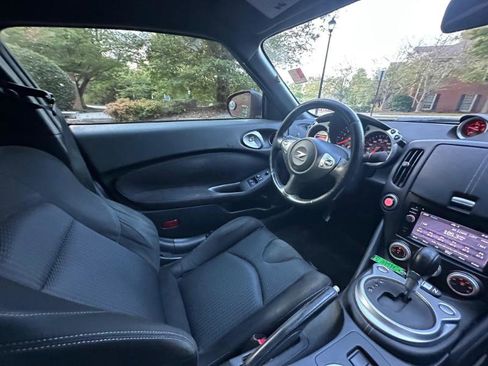 Used 2009 Nissan 370Z Coupe w/ Sport Pkg image 39