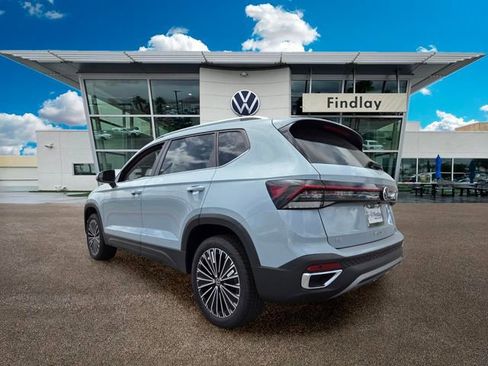 New 2026 Volkswagen Taos SE FWD image 3