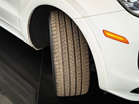 Certified 2023 Porsche Cayenne Platinum Edition image 46