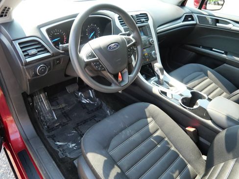 Used 2015 Ford Fusion SE FWD image 3