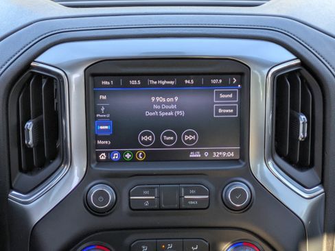 Used 2021 Chevrolet Silverado 1500 LT image 23