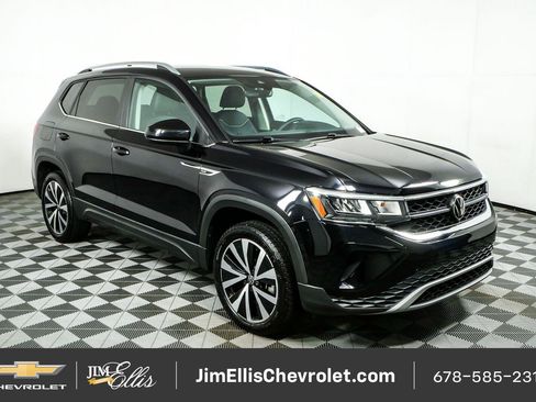 Used 2023 Volkswagen Taos SE FWD image 1