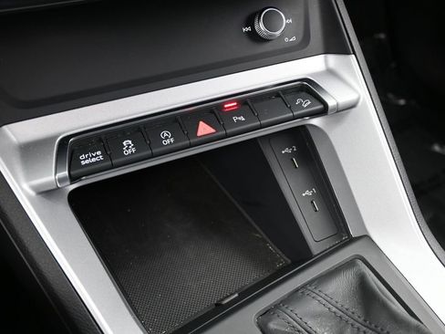 Used 2025 Audi Q3 2.0T Premium image 29