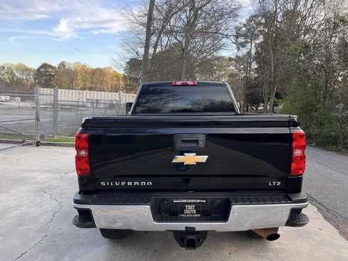 Used 2016 Chevrolet Silverado 2500 LTZ w/ LTZ Plus Package image 10