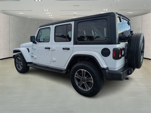 Used 2023 Jeep Wrangler Sahara image 5