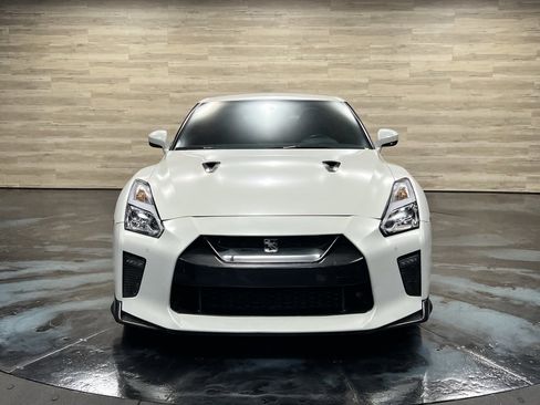 Used 2017 Nissan GT-R Premium image 27
