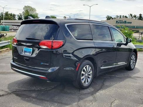 Used 2020 Chrysler Pacifica Limited FWD image 4