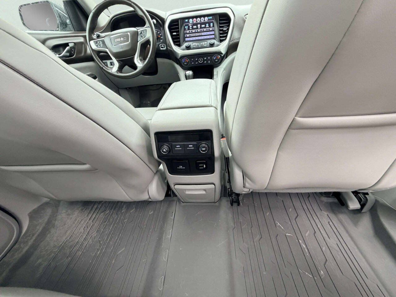 Used 2017 GMC Acadia SLT w/ LPO, Floor Liner Package AWD/4WD image 29