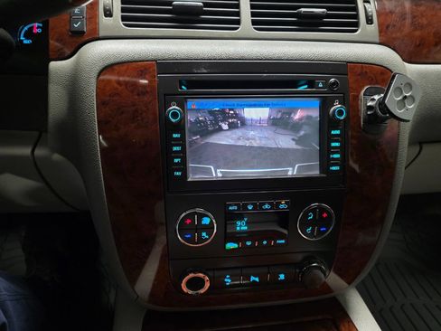 Used 2011 Chevrolet Avalanche LTZ image 23