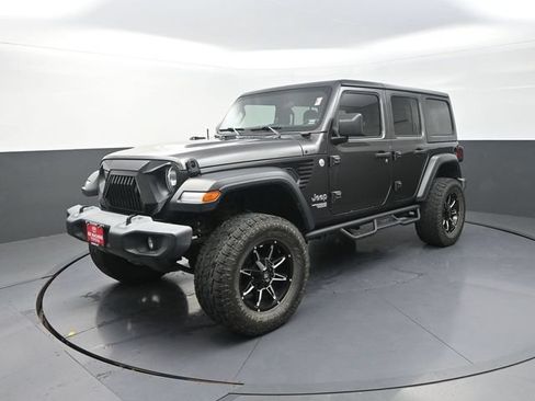Used 2018 Jeep Wrangler Unlimited Sport AWD/4WD image 3