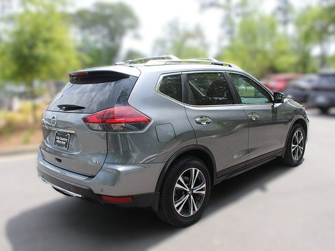 Used 2020 Nissan Rogue SV w/ Premium Package image 10