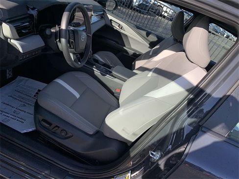 Used 2025 Toyota Camry SE image 18