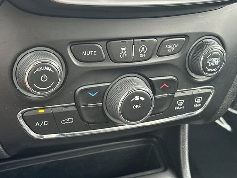 Used 2020 Jeep Cherokee Latitude Plus image 21