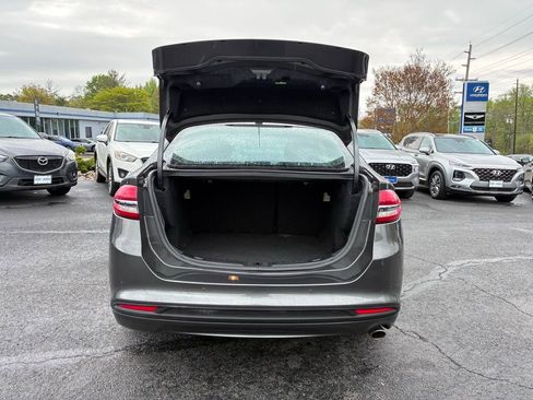 Used 2018 Ford Fusion SE w/ Fusion SE Technology Package FWD image 11