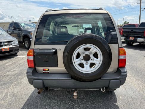 Used 2002 Chevrolet Tracker 4WD w/ Preferred Equipment Group image 4