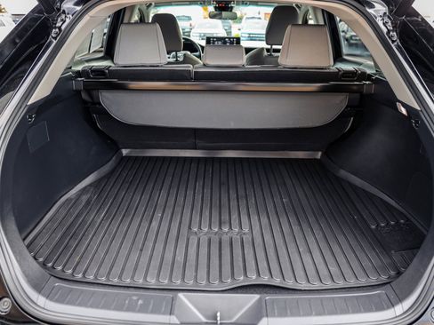 Used 2021 Toyota Venza LE AWD/4WD image 8