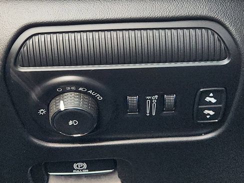 Used 2022 Jeep Grand Wagoneer Series III AWD/4WD image 22
