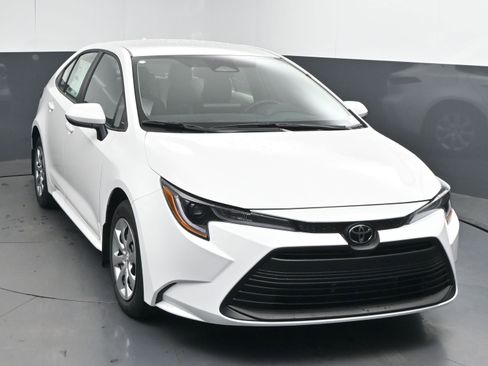 New 2026 Toyota Corolla LE image 2