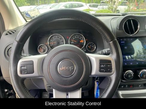 Used 2016 Jeep Compass Latitude FWD image 8