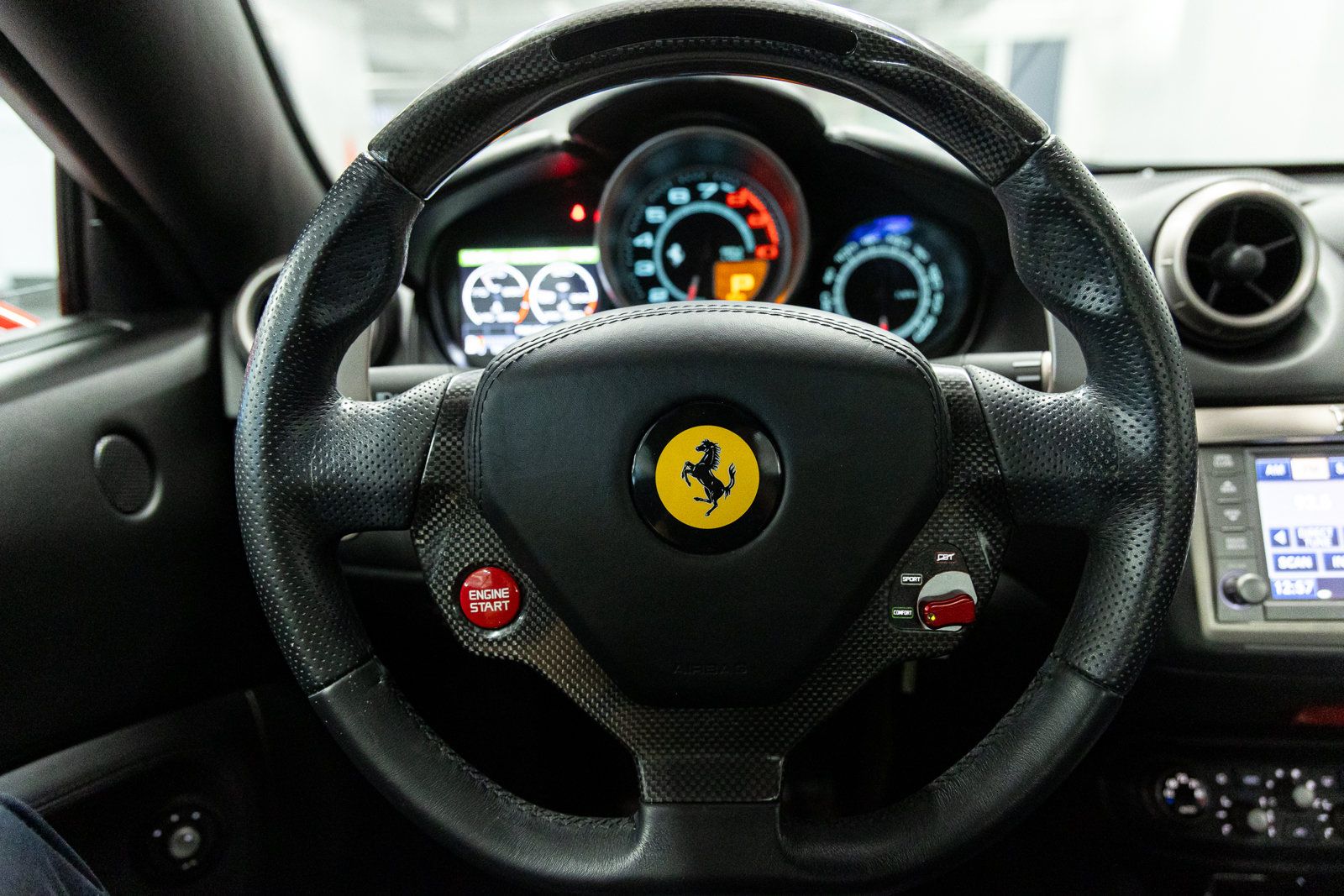 Used 2011 Ferrari California RWD image 34