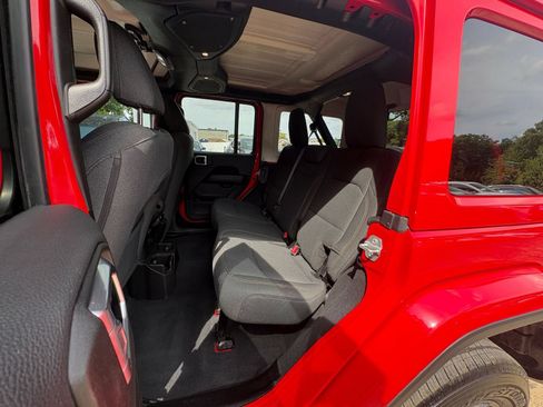 Used 2025 Jeep Wrangler Unlimited Sahara AWD/4WD image 22