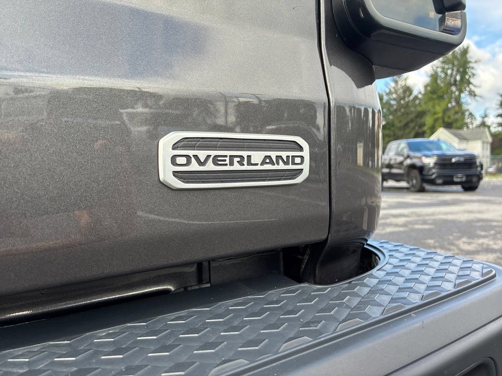 Used 2023 Jeep Gladiator Overland w/ Cold Weather Group AWD/4WD image 46