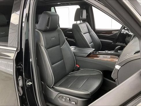 Used 2021 Cadillac Escalade Premium Luxury w/ Performance Package AWD/4WD image 7
