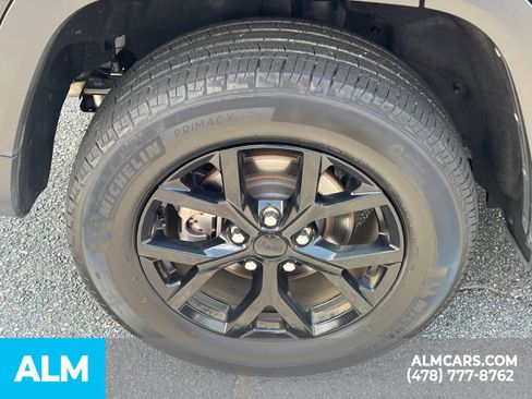 Used 2025 Jeep Grand Cherokee Altitude AWD/4WD image 22