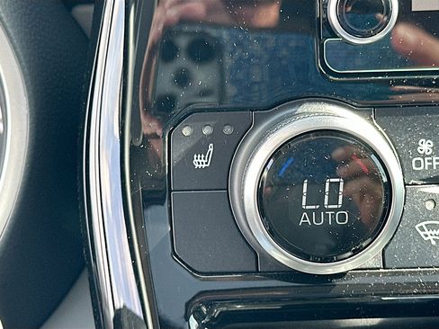 Used 2024 Toyota Highlander XLE FWD image 20