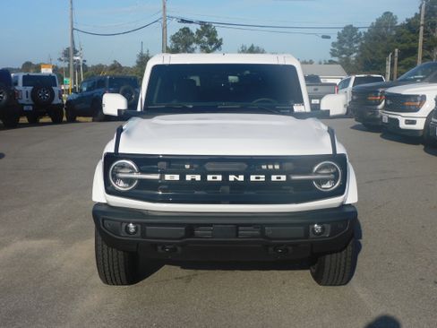 New 2025 Ford Bronco Outer Banks image 3