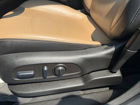 Used 2022 Chevrolet Equinox Premier AWD/4WD image 16