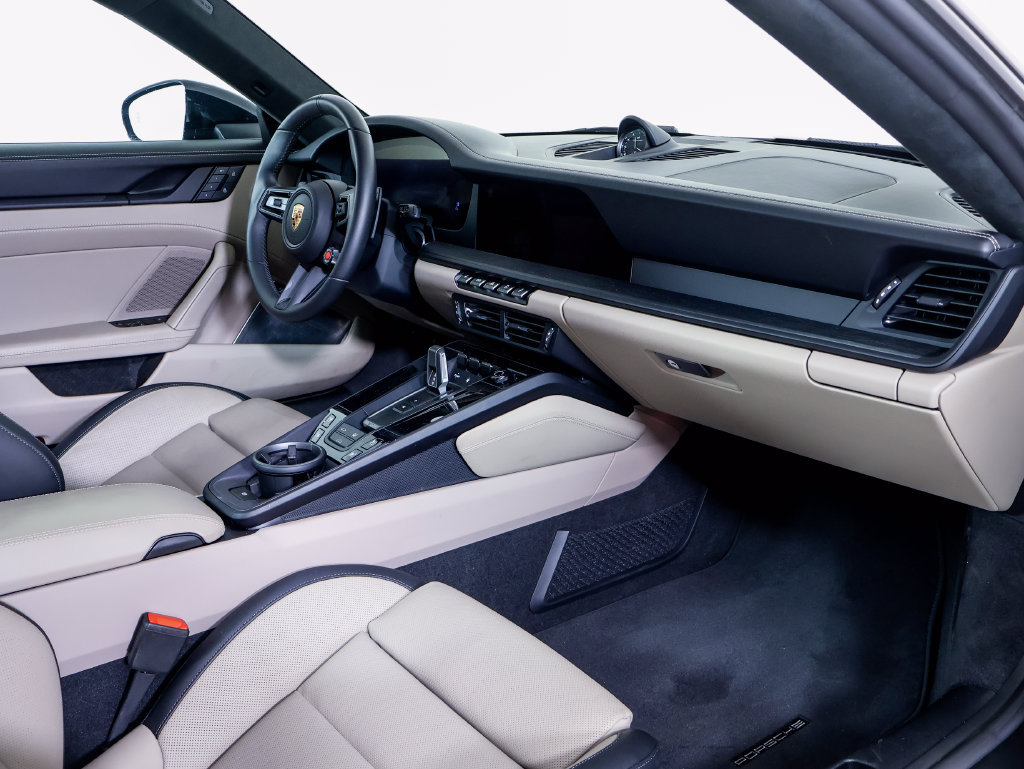 Certified 2025 Porsche 911 Carrera GTS RWD image 7
