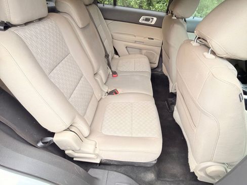Used 2014 Ford Explorer XLT w/ Equipment Group 201A FWD image 20