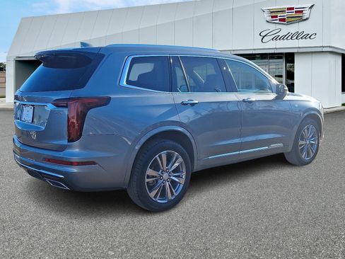 Used 2023 Cadillac XT6 Premium Luxury image 5