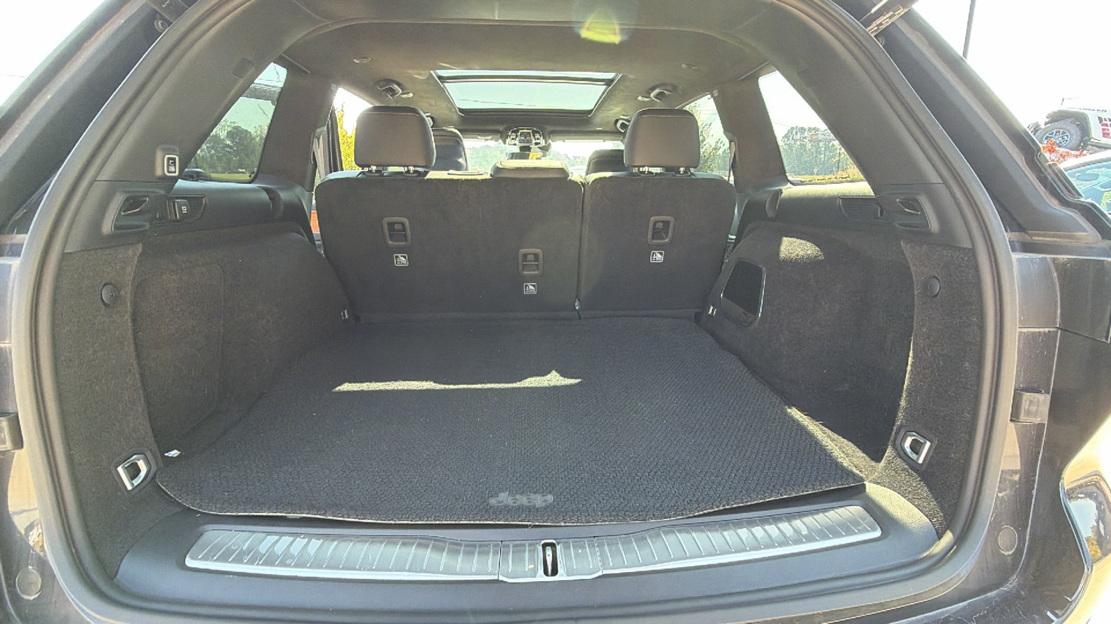 Used 2024 Jeep Grand Cherokee Summit AWD/4WD image 13
