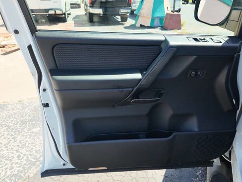 Used 2014 Nissan Titan SV w/ SV Value Truck Package image 13