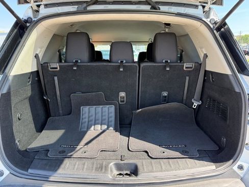 Used 2022 Nissan Pathfinder SV FWD image 19