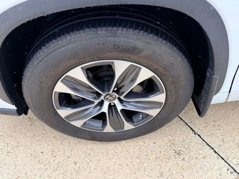 Used 2023 Toyota Highlander L image 17