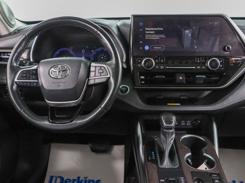 Used 2023 Toyota Highlander Limited AWD/4WD image 17