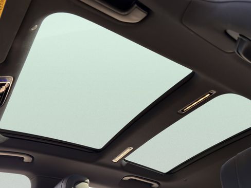 Used 2022 Mercedes-Benz S 500 4MATIC w/ AMG Line Package image 18