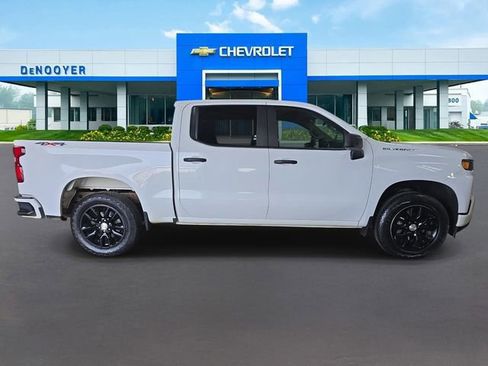 Used 2020 Chevrolet Silverado 1500 Custom w/ Custom Value Package image 4