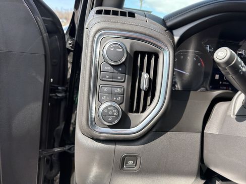 Used 2021 GMC Sierra 1500 SLT w/ SLT Premium Plus Package AWD/4WD image 19