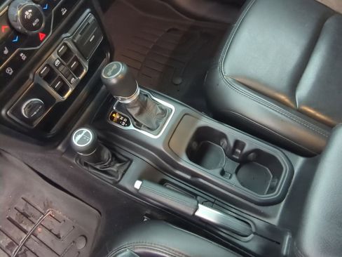 Used 2022 Jeep Wrangler Unlimited Sahara image 19