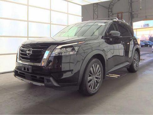 Used 2023 Nissan Pathfinder SL w/ SL Premium Package AWD/4WD image 2