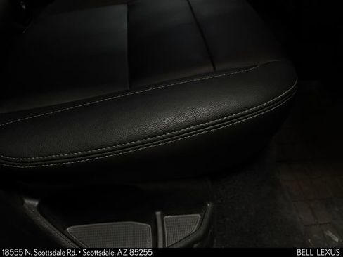 Used 2019 Volvo XC40 T4 Momentum FWD image 24