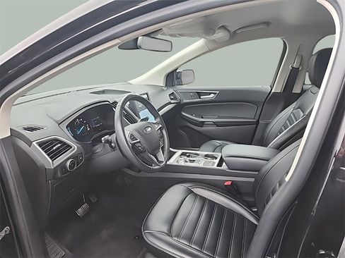 Used 2023 Ford Edge SEL image 9