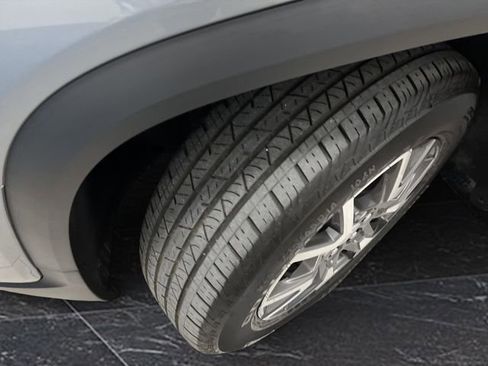 Used 2023 GMC Acadia SLE image 38