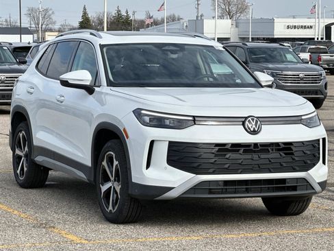 New 2026 Volkswagen Tiguan SE image 7