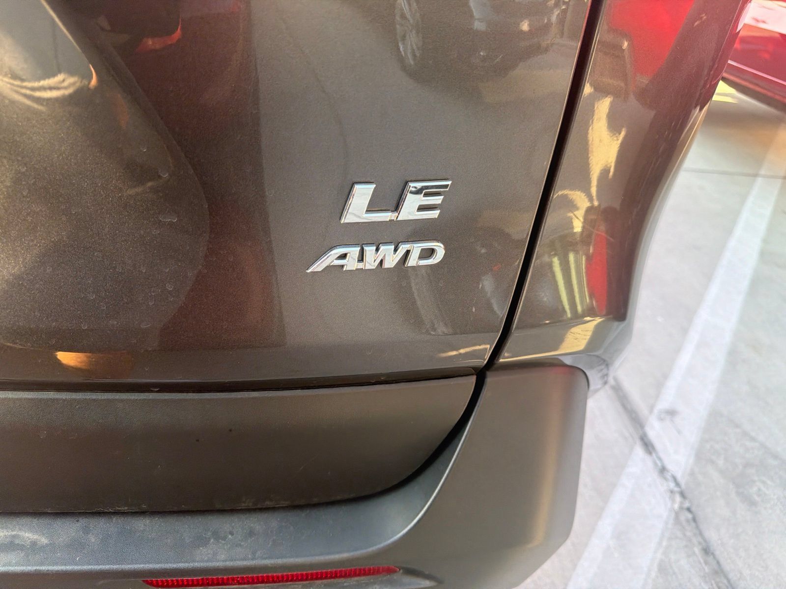 Used 2025 Toyota RAV4 LE AWD/4WD image 8