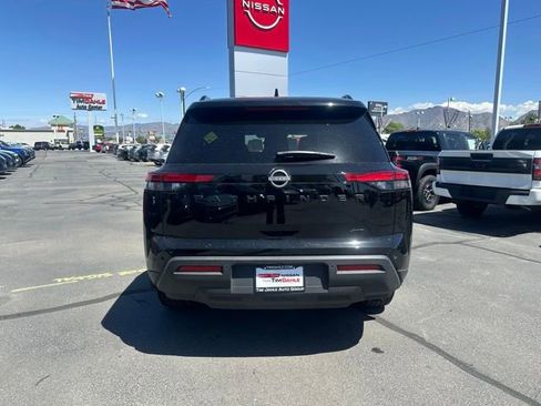 New 2025 Nissan Pathfinder SV w/ Black Appearance Package AWD/4WD image 9